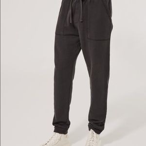 Black size M, Essential Vintage Sweatpants
Organic Cotton, Fair-Trade.